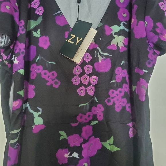 Womens dress - Picture 2 of 2